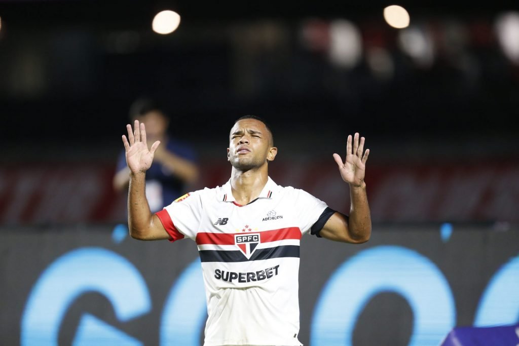 São Paulo FC avança em negociação para substituir Calleri: renovação de contrato de Juan é prioridade