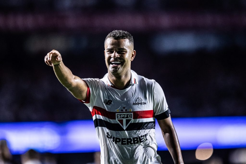 São Paulo enfrenta o Vasco com sete desfalques confirmados