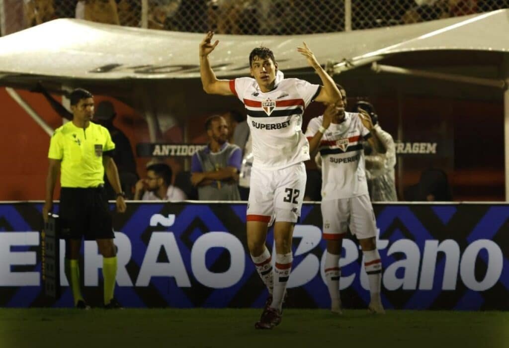 São Paulo FC enfrenta Grêmio com Ferraresi entre os titulares: Escalação completa e novidades