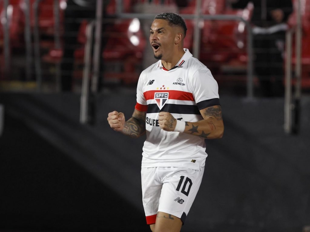 Polêmica nos Bastidores do São Paulo FC: Luciano Fica de Fora do Próximo Jogo após Cartão Amarelo