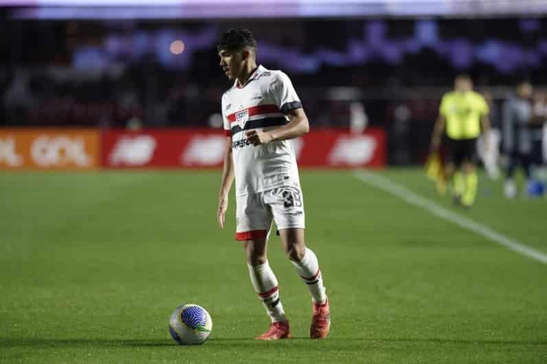 William Gomes: A Promissora Joia da Base do São Paulo que Está Ganhando Destaque no Profissional