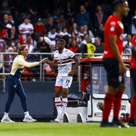 São Paulo Vence Atlético-GO com Gol de André Silva e se Consolida no G-6 do Brasileirão