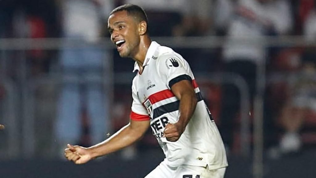 São Paulo FC Recebe R$ 5,4 Milhões e Libera Atacante Juan para Southampton