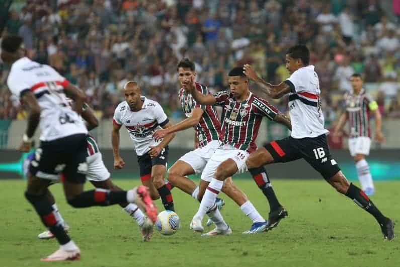 Técnico do São Paulo Lamenta Chances Perdidas e Queda na Classificação: "Precisamos Converter para Vencer Fora de Casa"